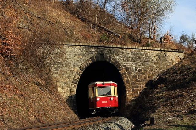 187 001 im Drängetal Thumkuhlentunnel am 02.04.2011 - Fotograf Klaus D. Holzborn